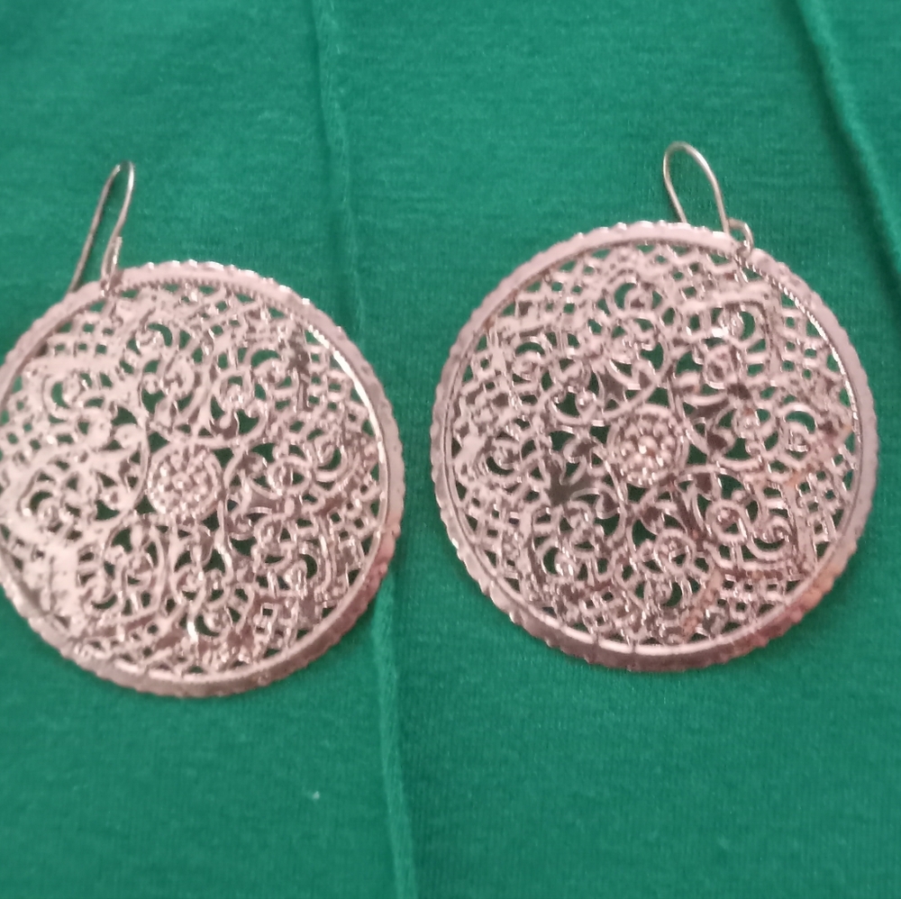 🥰 5/$25 - Rose Gold Disc Filigree Earrings